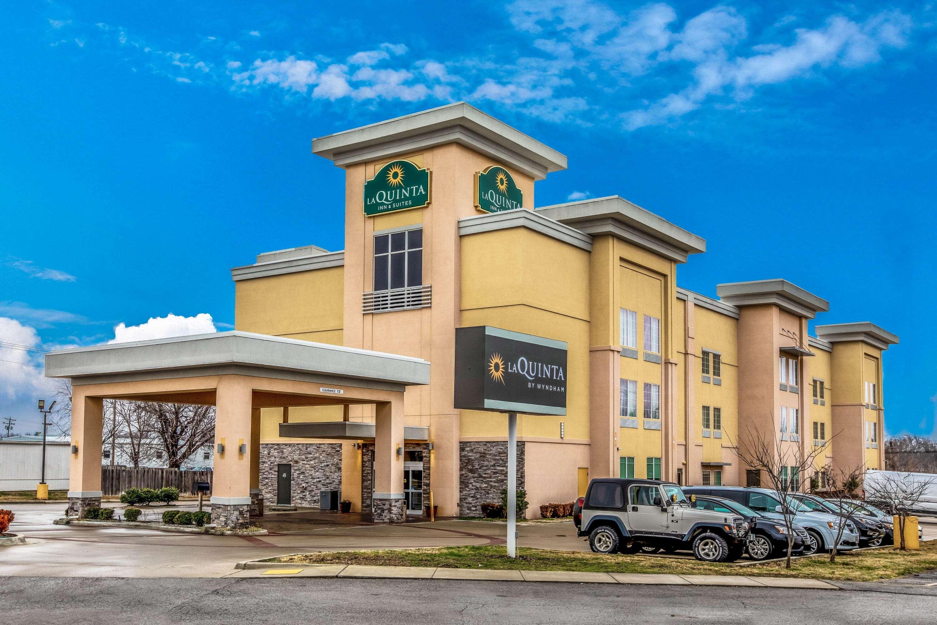 La Quinta By Wyndham Claremore Hotel Exterior photo