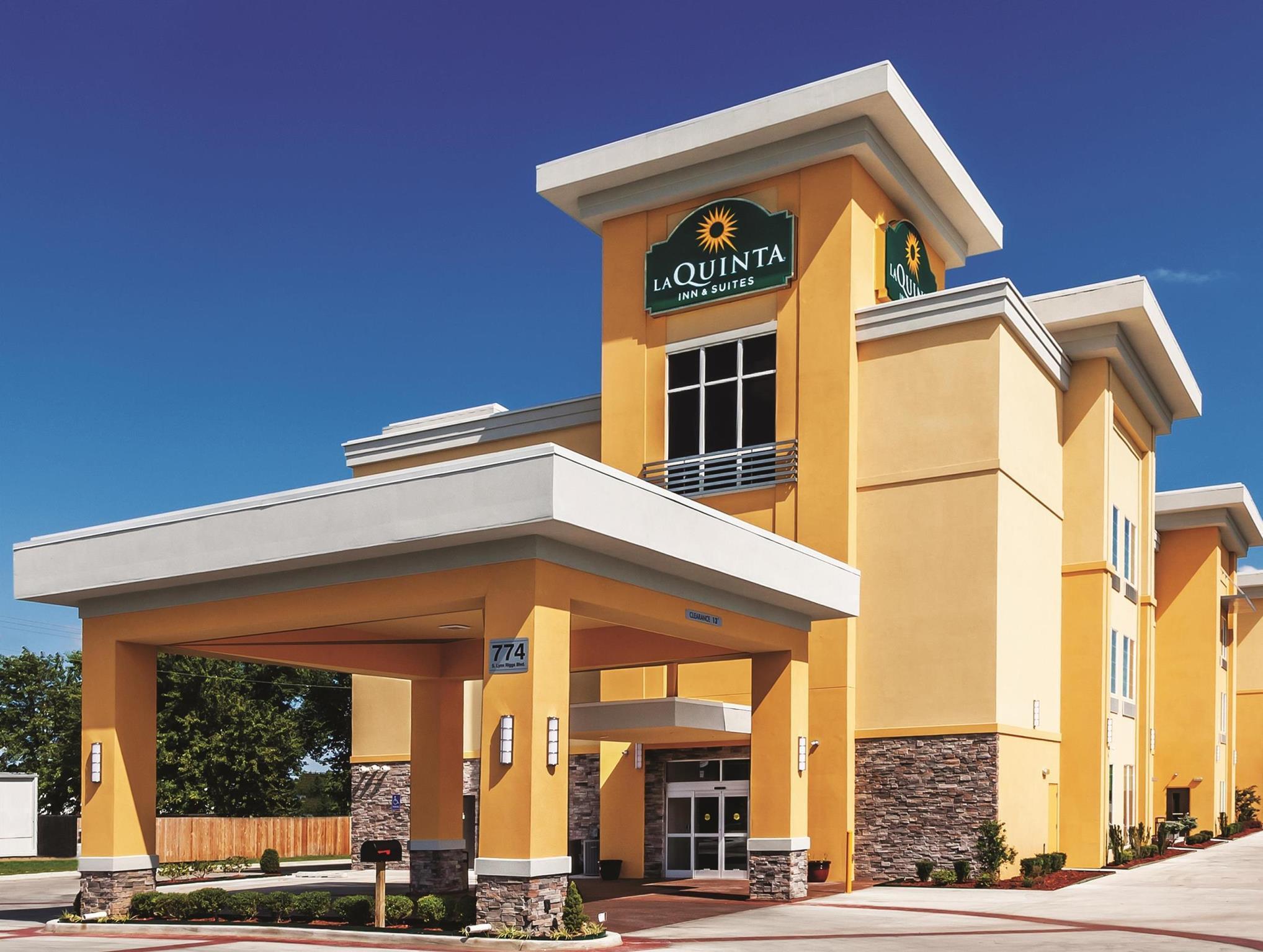 La Quinta By Wyndham Claremore Hotel Exterior photo