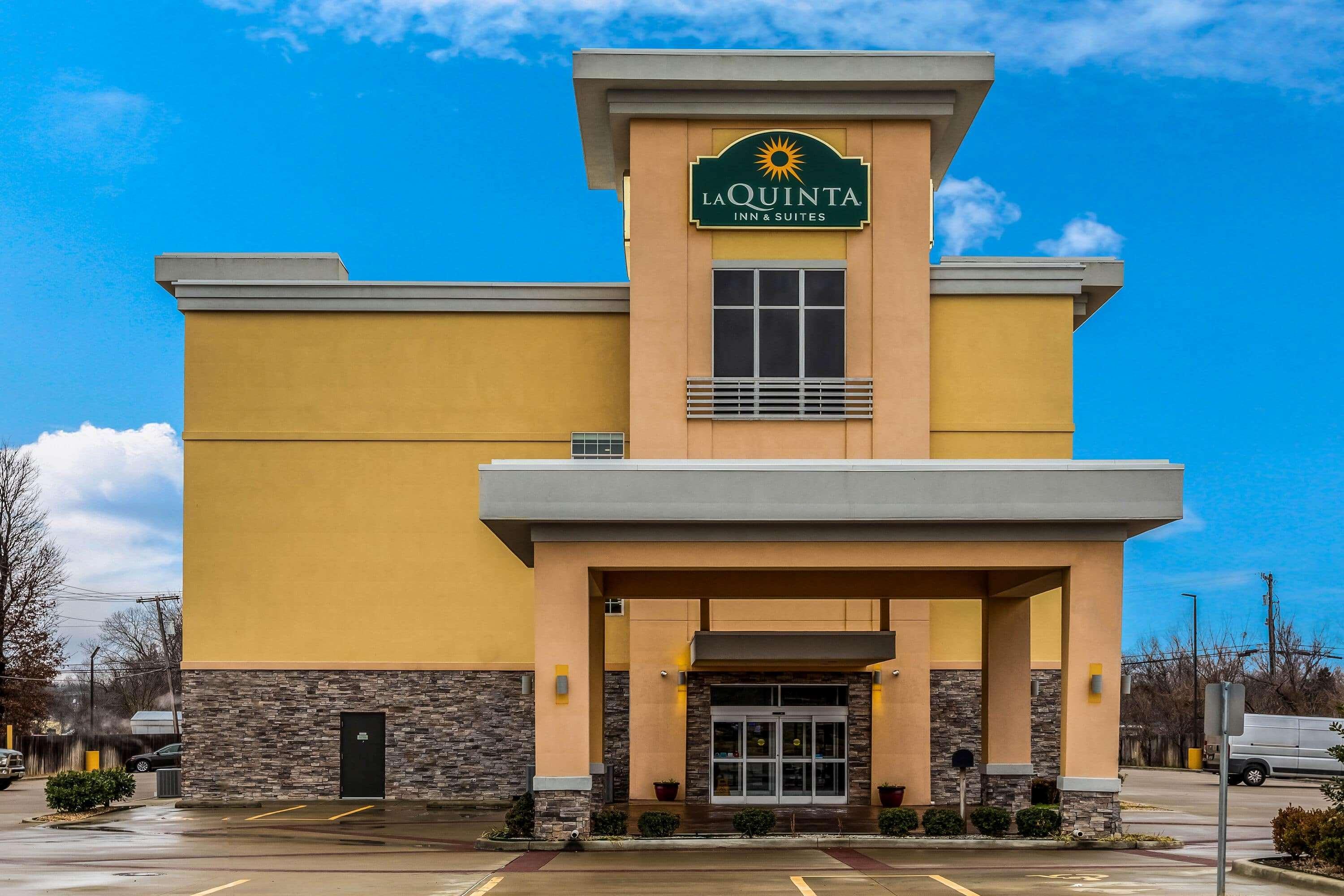 La Quinta By Wyndham Claremore Hotel Exterior photo